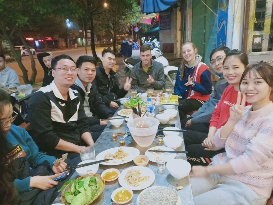 Học viên giao lưu tiếng Anh với người nước ngoài tại Ninh Bình